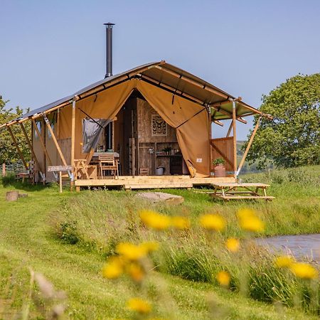 Готель Under The Oak Glamping Карфіллі Екстер'єр фото