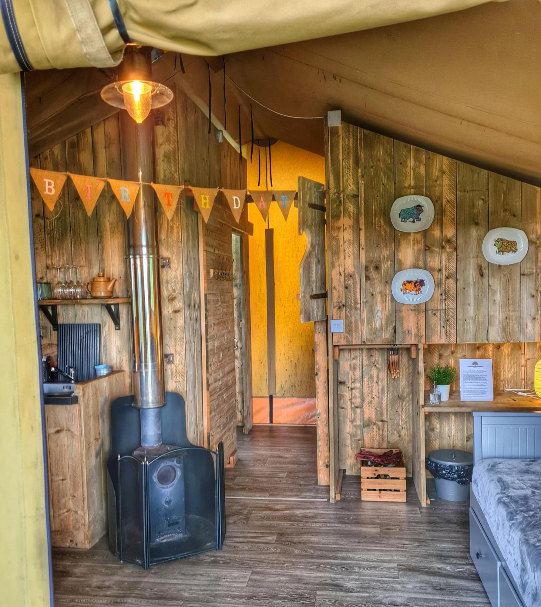 Готель Under The Oak Glamping Карфіллі Екстер'єр фото