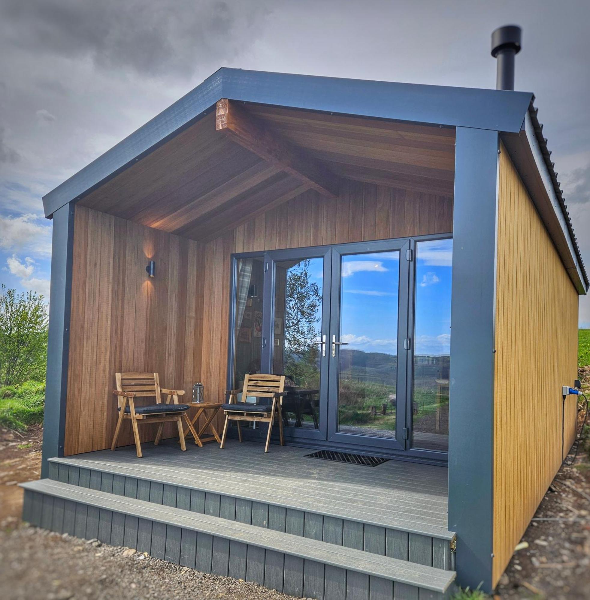Готель Under The Oak Glamping Карфіллі Екстер'єр фото